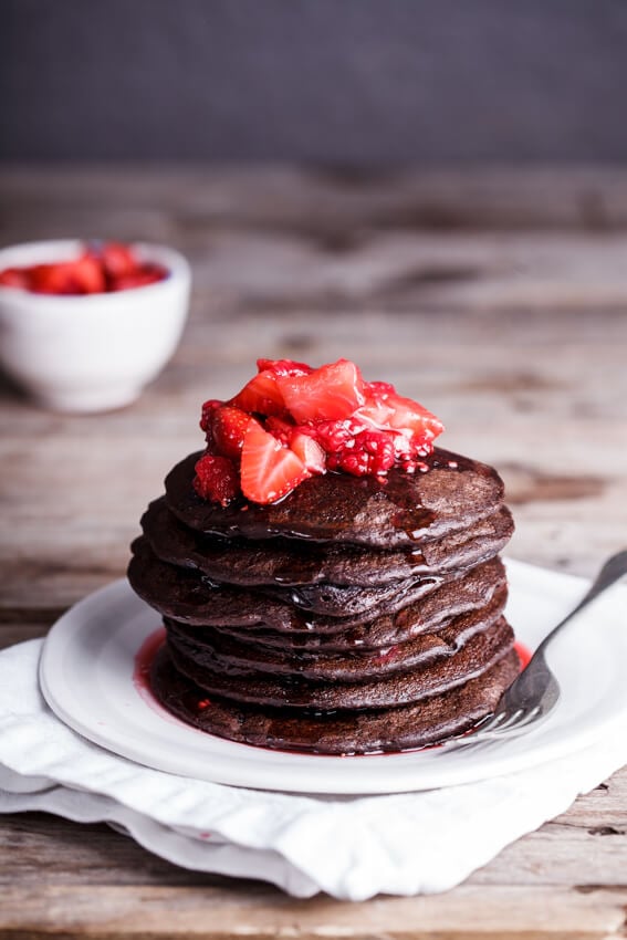 Easy and Healthy Chocolate Banana Pancakes