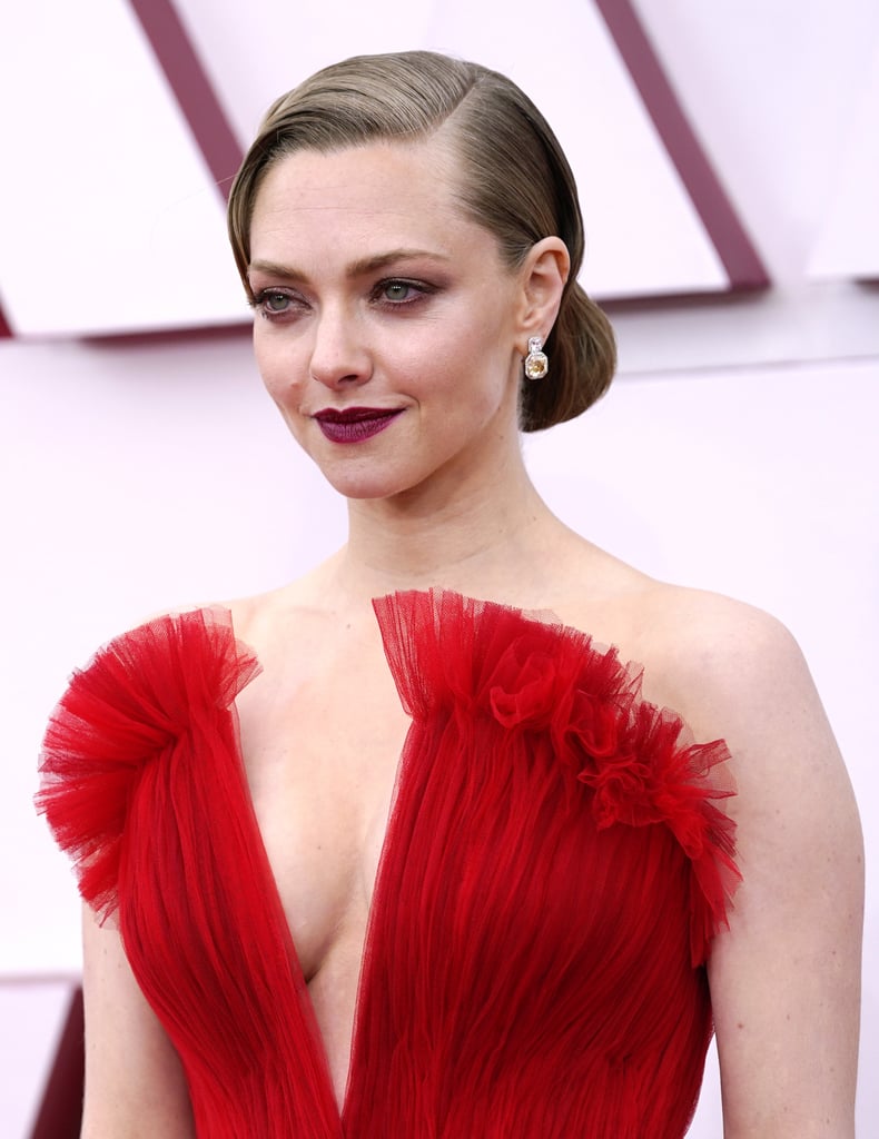 Amanda Seyfried's Pink Makeup and Sleek Updo