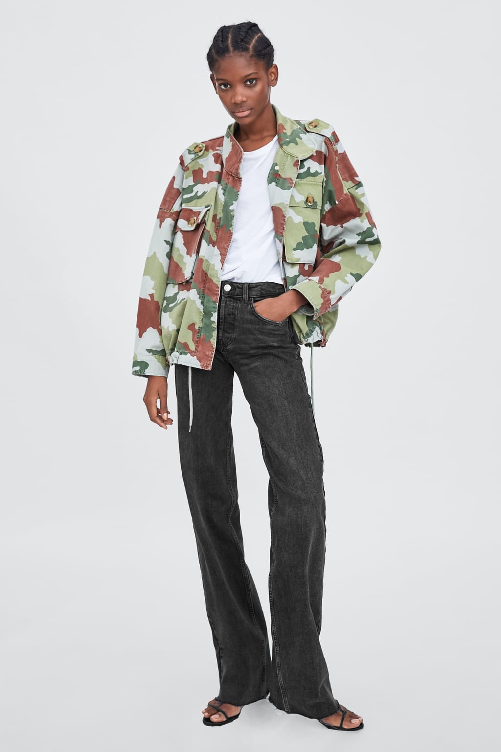 overlap hjælpemotor Udstråle Zara Camouflage Jacket | Victoria Beckham's Prepping For Her Runway Show in  the Cozy Outfit You Wear on a Plane | POPSUGAR Fashion Photo 5