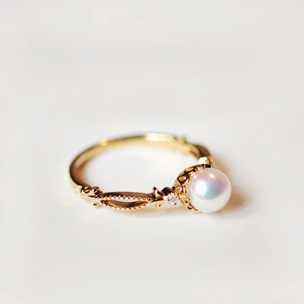 珍珠的订婚戒指