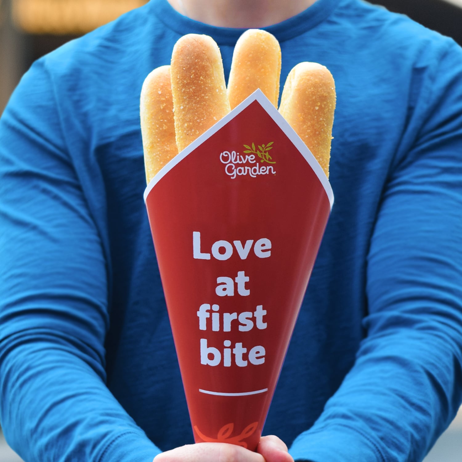 Olive Garden Has Breadstick Bouquets For Valentine S Day