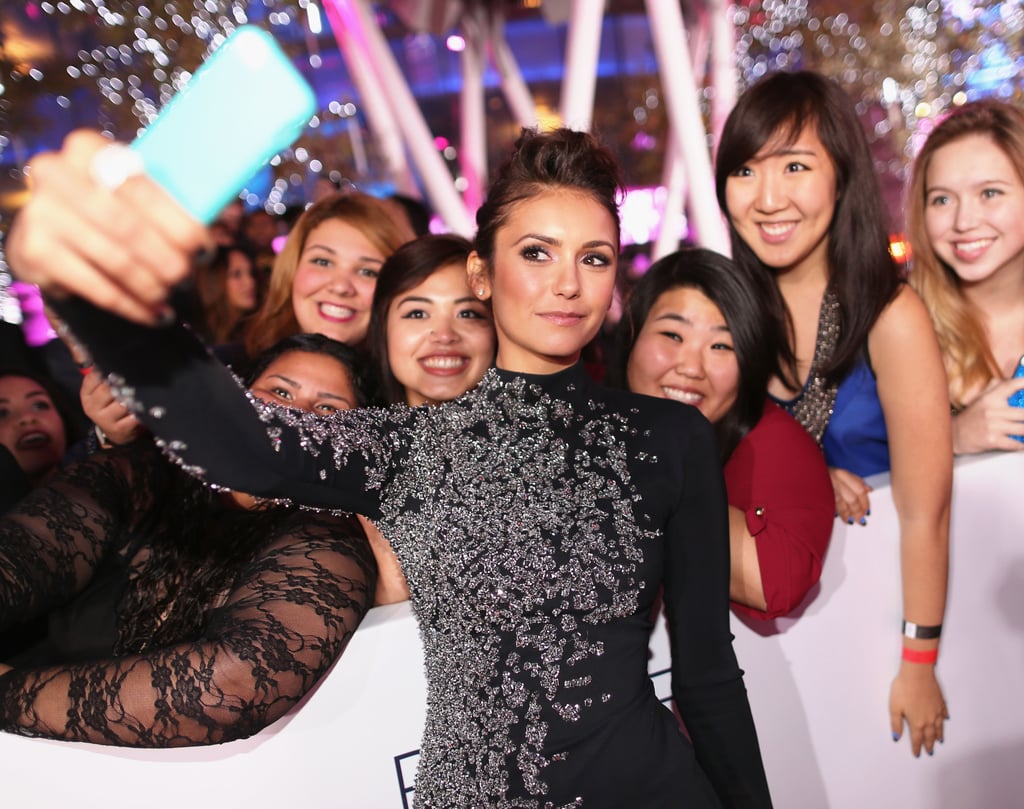Nina Dobrev snapped a selfie of her own while walking the People's Choice Awards red carpet.