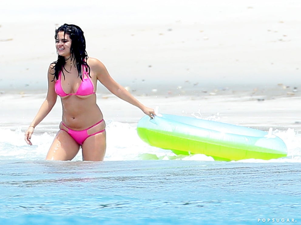 Selena Gomez Wearing a Pink Bikini in Mexico Pictures