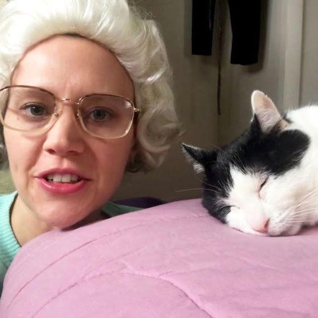 Watch Kate Mckinnon S Cat Shine In Snl Whiskers R We Skit