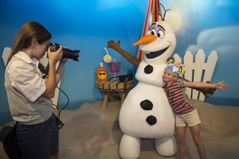Disney's Hollywood Studios: Photo With a Frozen Friend, Olaf