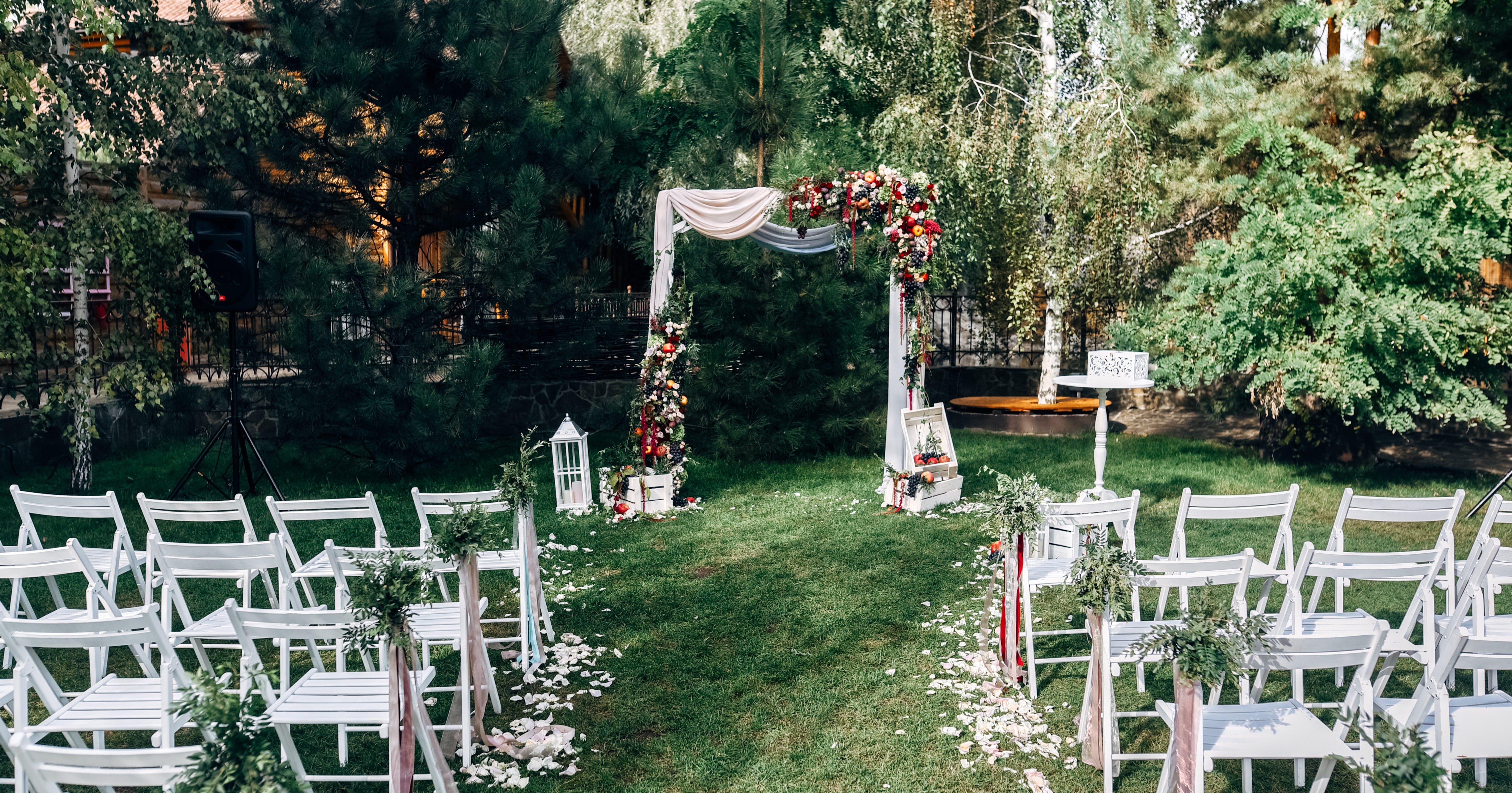 Backyard Wedding Tips and Advice