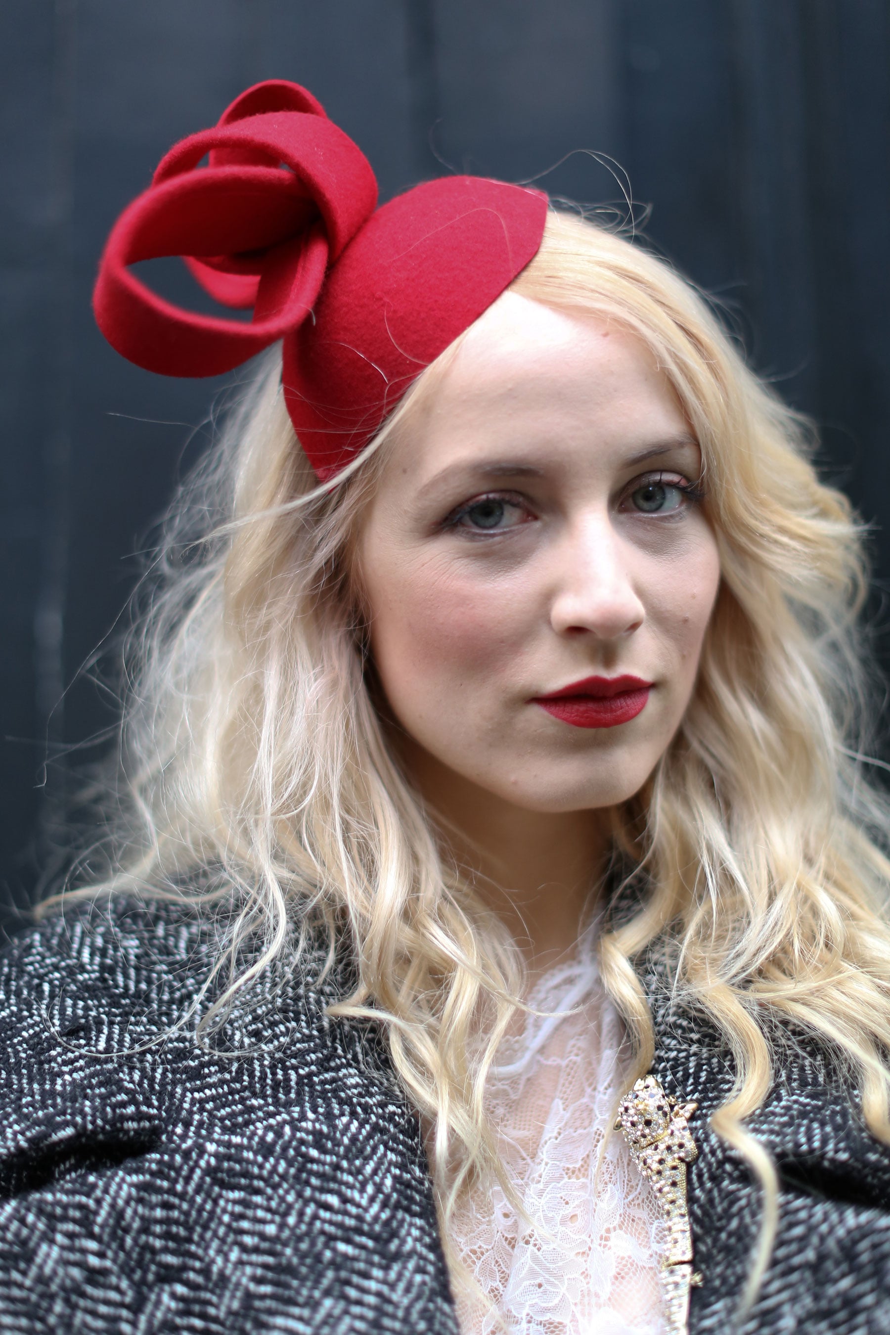 A quirky fascinator lent infinite 