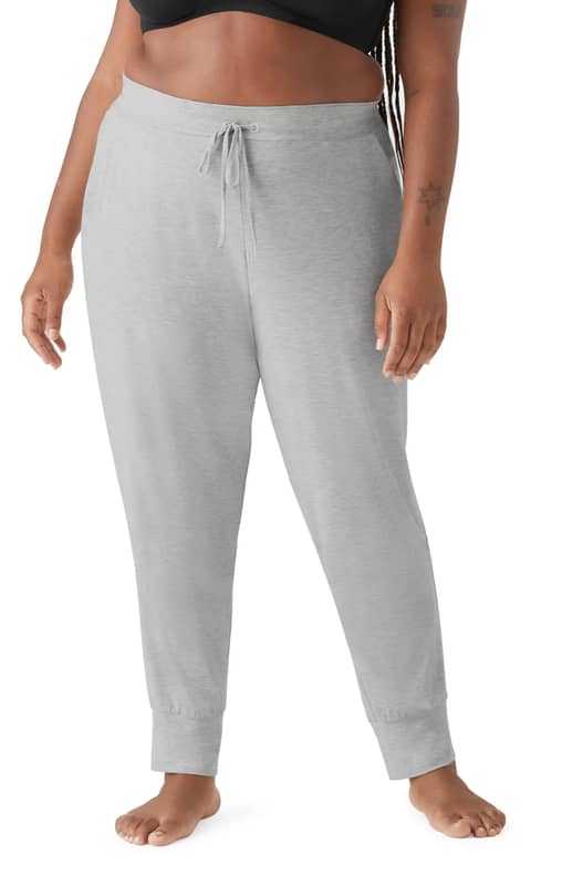 What to wear hot sale with gray joggers
