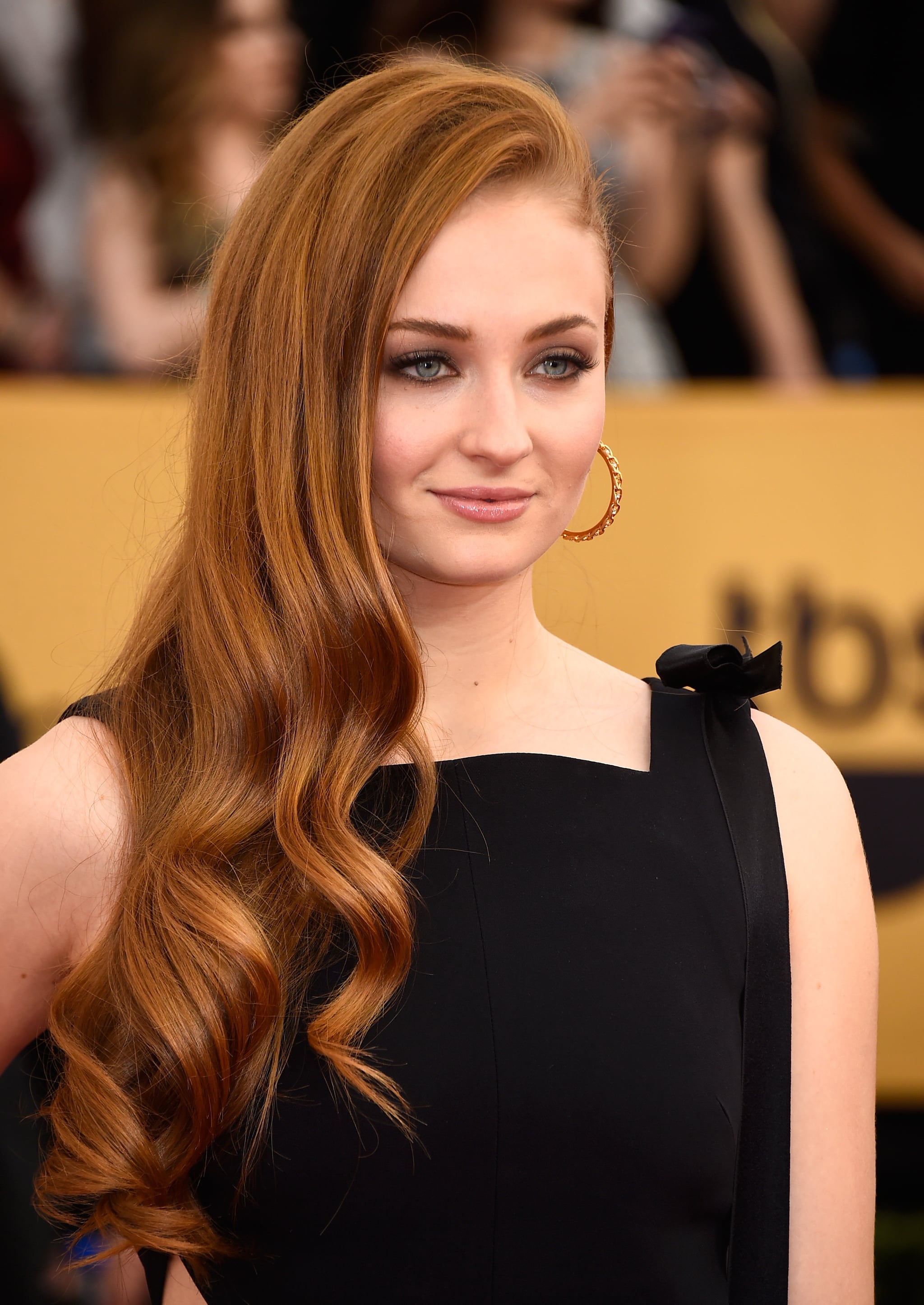 Big Curls With a Side Parting | 24 Times We Were Jealous of Sophie Turner's  Perfect Hair | POPSUGAR Beauty Photo 22