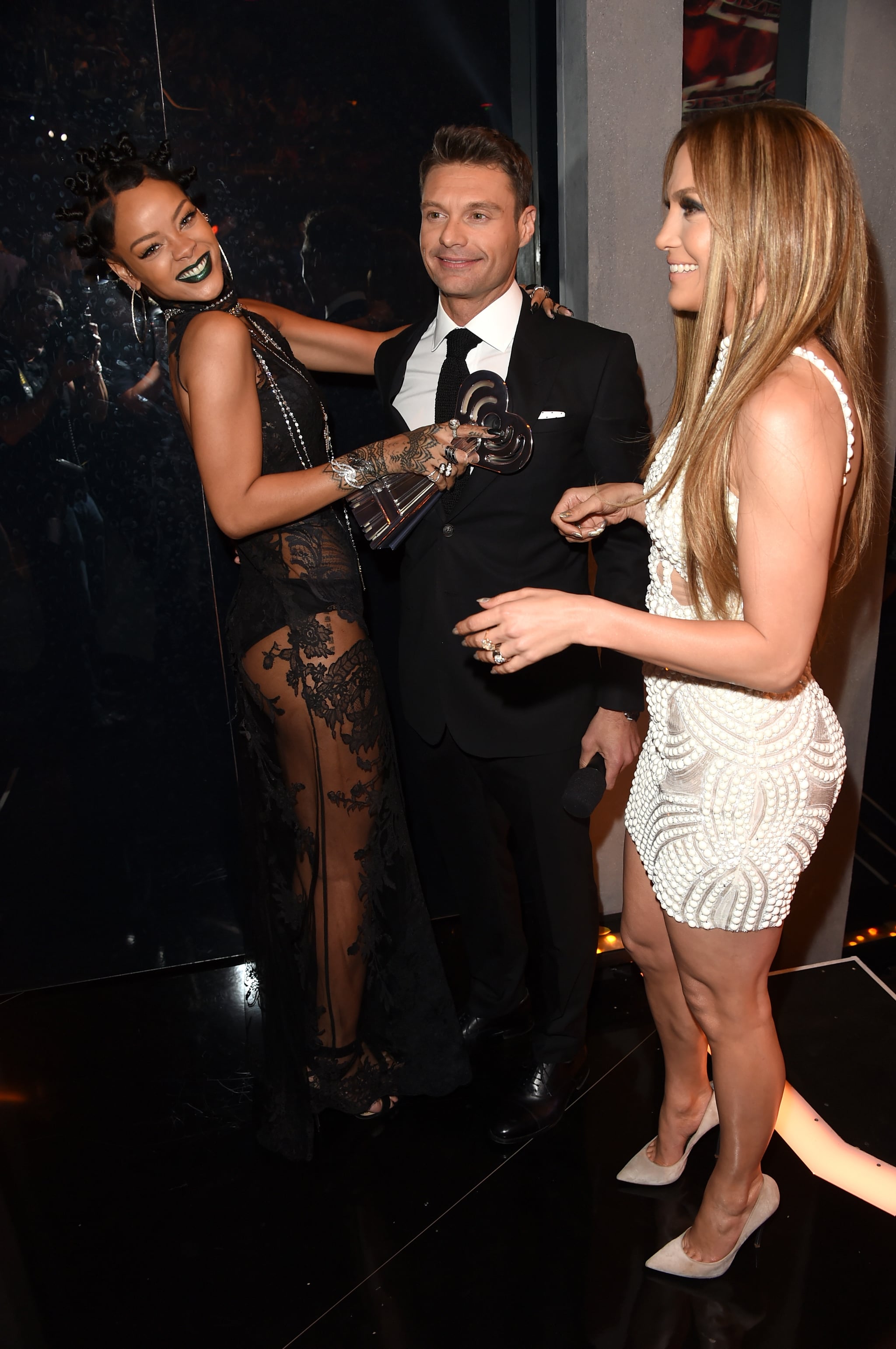 Rihanna Ryan Seacrest And Jennifer Lopez Shared A Jovial Moment At It S All About Duos In This Week S Can T Miss Shots Popsugar Celebrity Photo 4