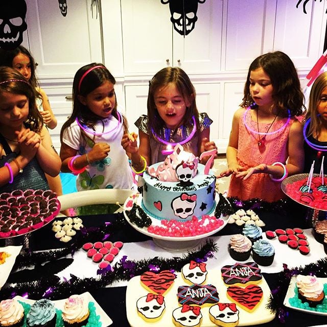 "Night birthday cake #AnjaLouise #birthdaygirl"