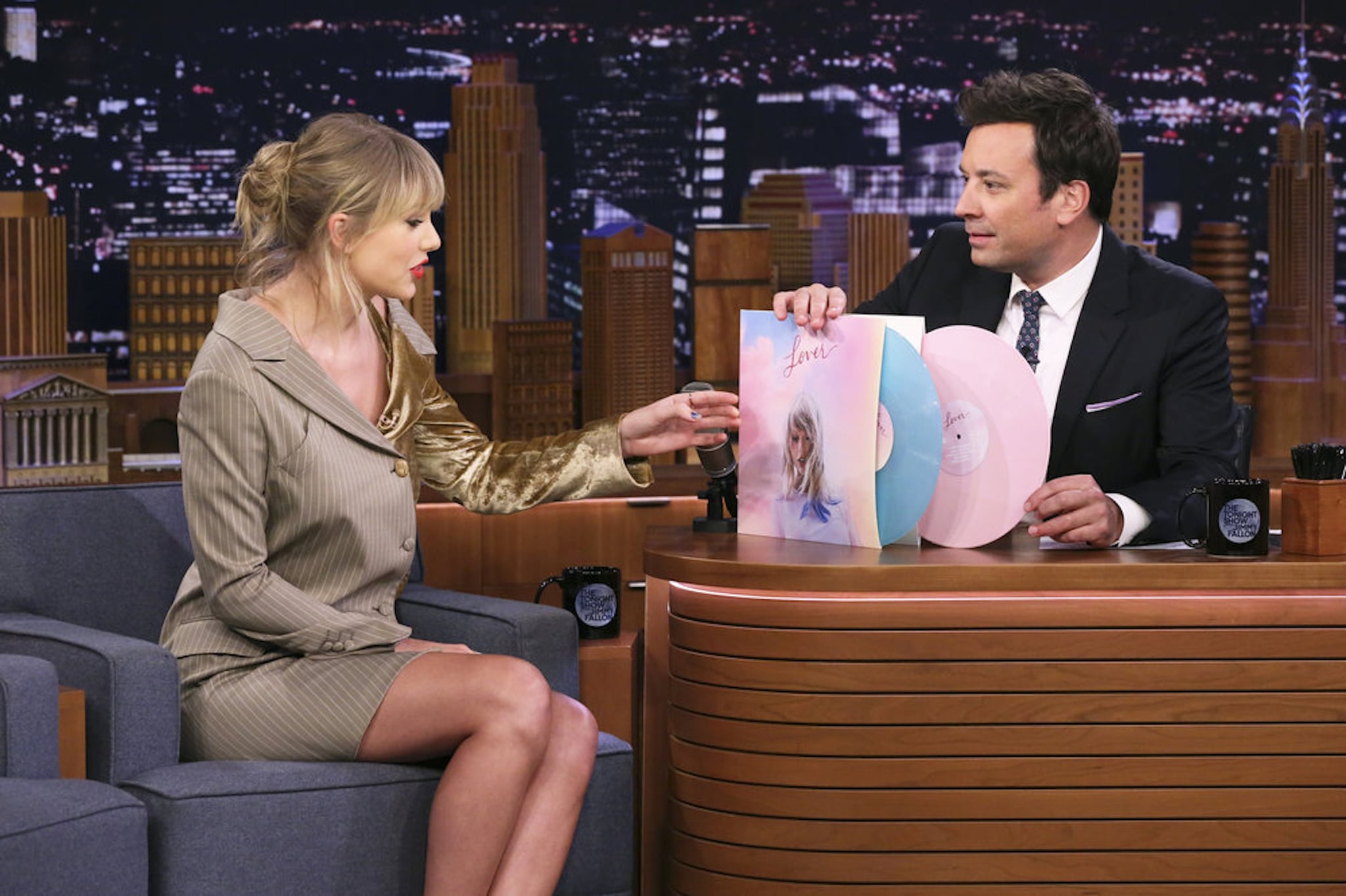Taylor Swift S Two Tone Velvet Blazer Dress On Fallon Popsugar Fashion