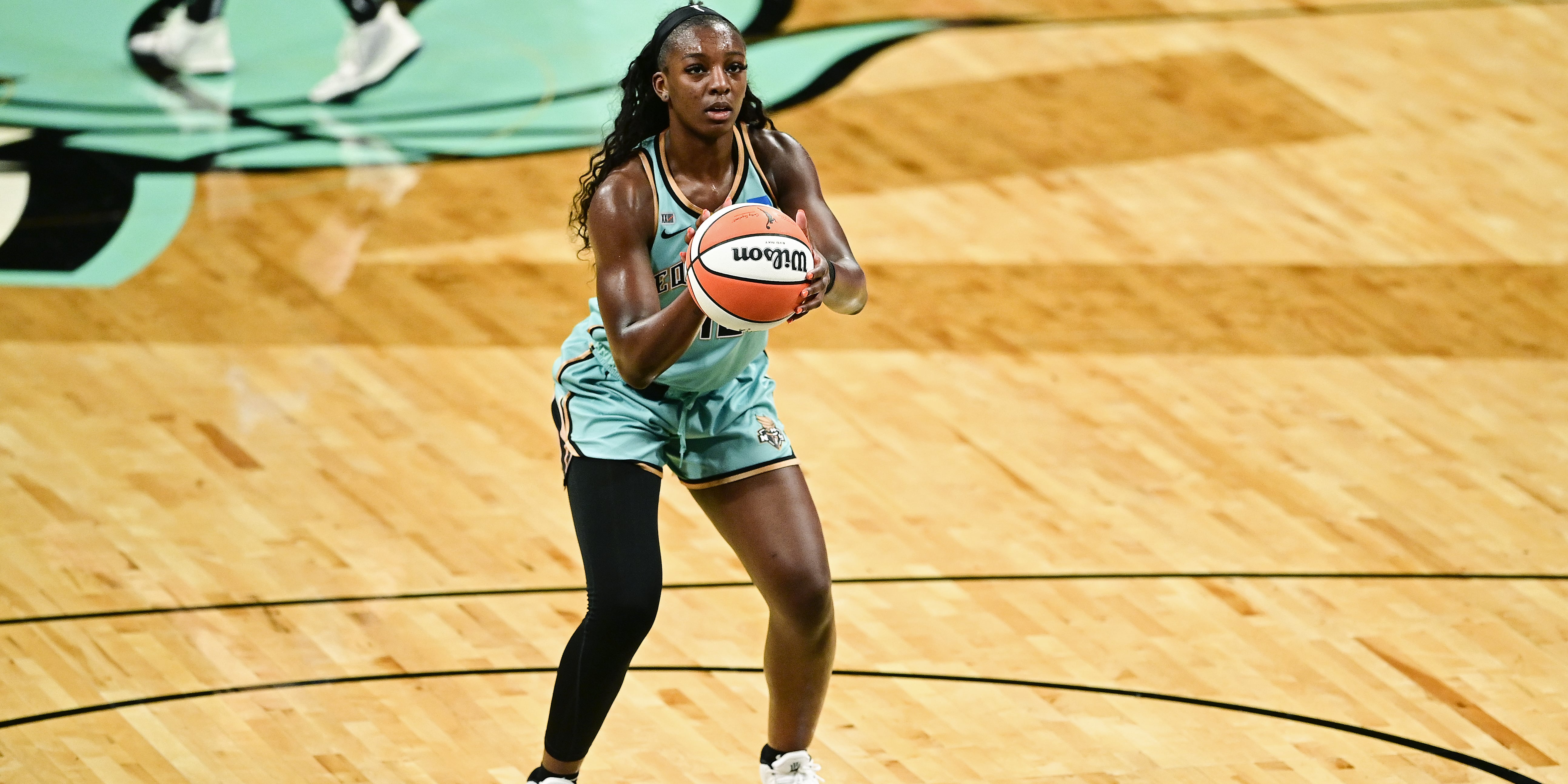 Michaela Onyenwere Wins 2021 WNBA Rookie of the Year | POPSUGAR Fitness
