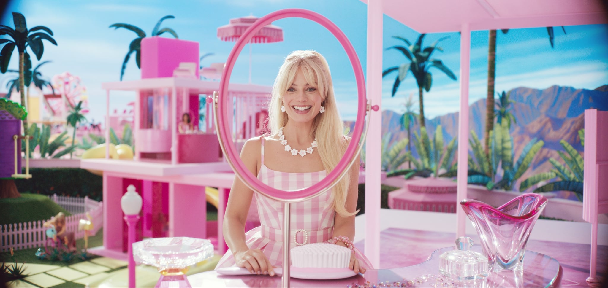 BARBIE, Margot Robbie as Barbie, 2023.  Warner Bros. / Courtesy Everett Collection