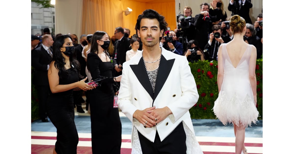 Joe Jonas' Blue Hair: Singer Rocks New Look at 2015 Met Gala - wide 4