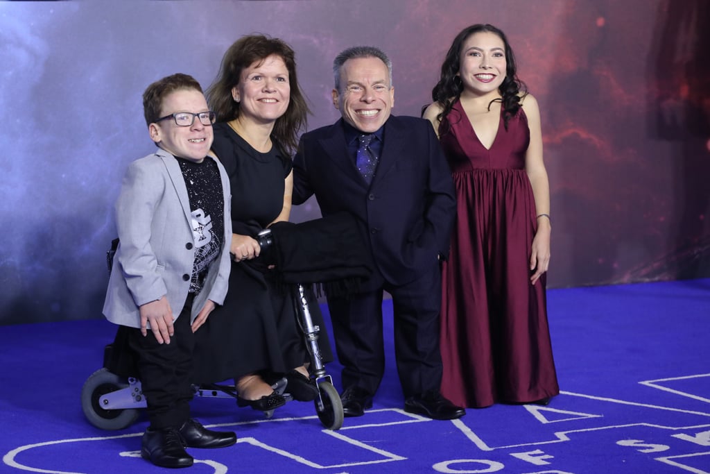 Harrison Davis, Samantha Davis, Warwick Davis, and Annabelle Davis at the Star Wars Premiere