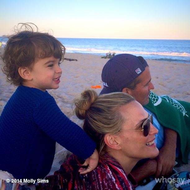 Molly Sims and Scott and Brooks Stuber took in the sunset in the Hamptons.
Source: Instagram user mollybsims