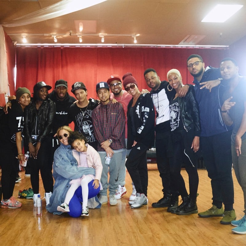 Beyonce Shares Behind-the-Scenes Super Bowl Pictures 2016