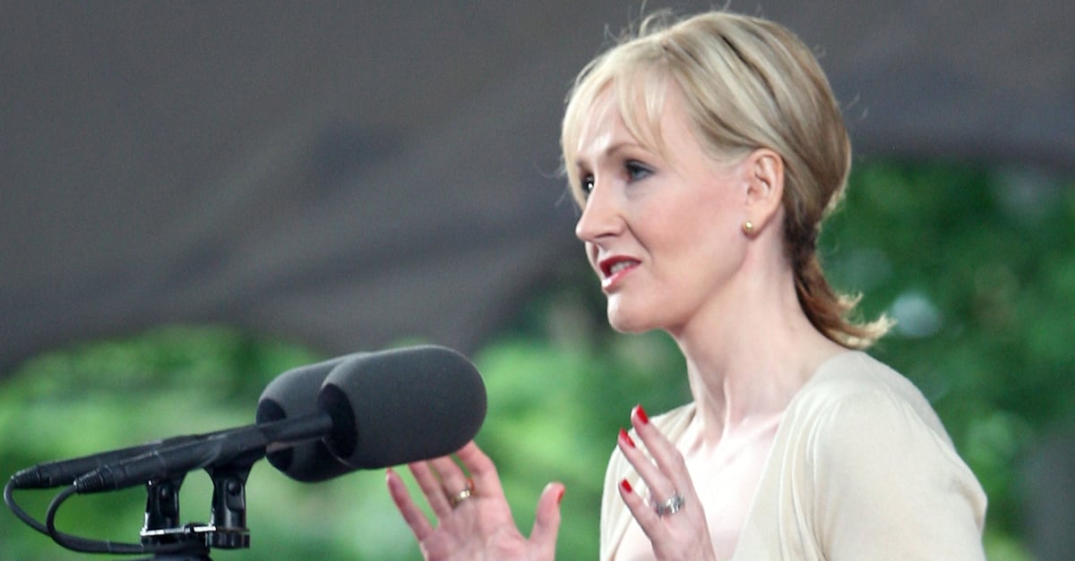 Dynamic Jk Rowling Graduation Speech Scene for Your Screen