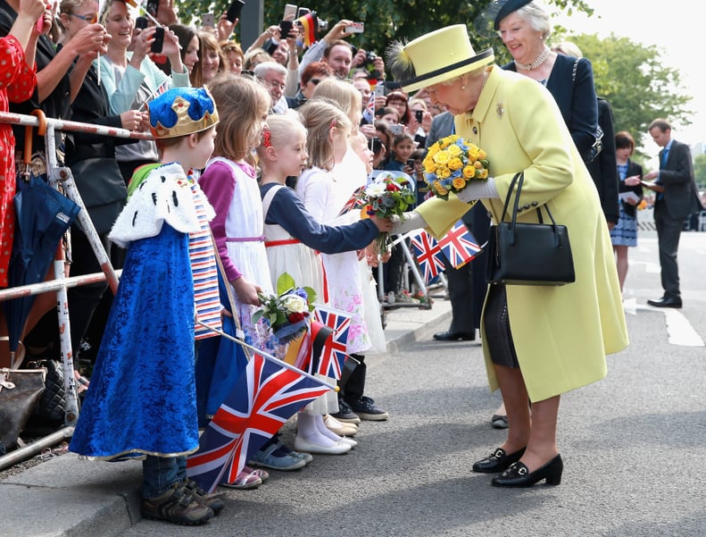 Queen Elizabeth II greets German children in 2015.