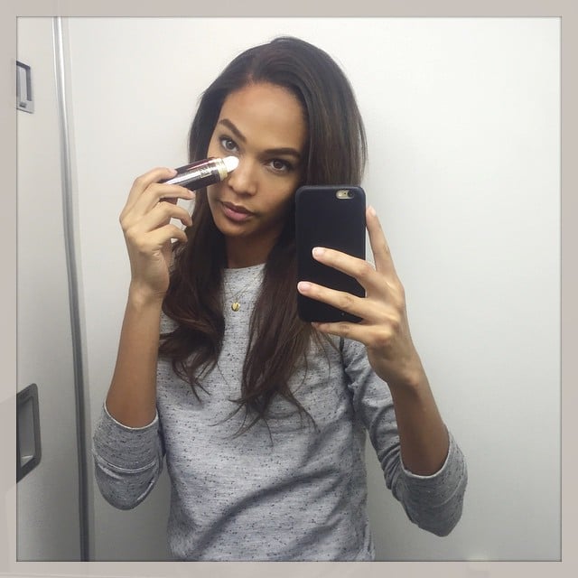 The Airplane Bathroom Mirror Selfie  Joan Smalls\u002639;s Selfies  POPSUGAR Latina Photo 11