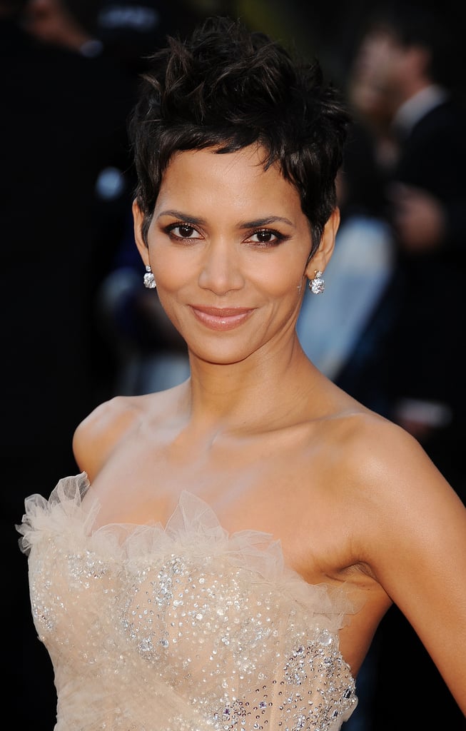 Sexy Halle Berry Pictures