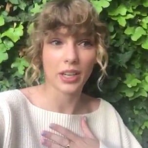 Taylor Swift Natural Curls Twitter Video 2017