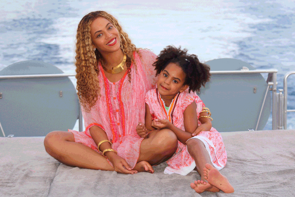Beyoncé and Blue Coordinated Outfits — How Cute!