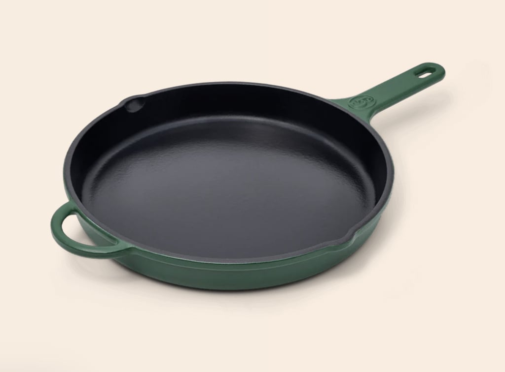 A Cast Iron Pan For Men in Their 20s Who Love to Cook