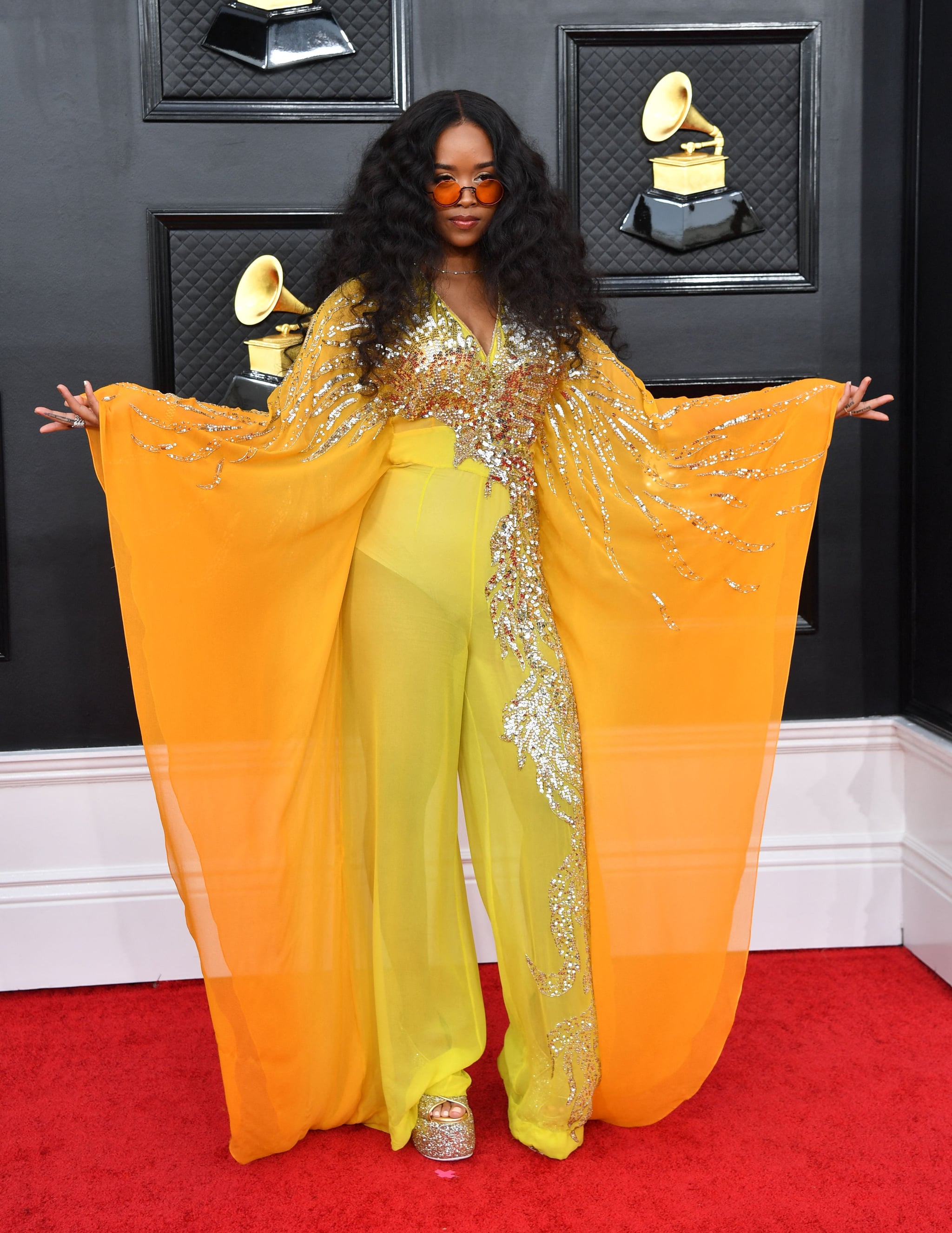H.E.R. s Yellow Grammys Jumpsuit Honours Aretha Franklin