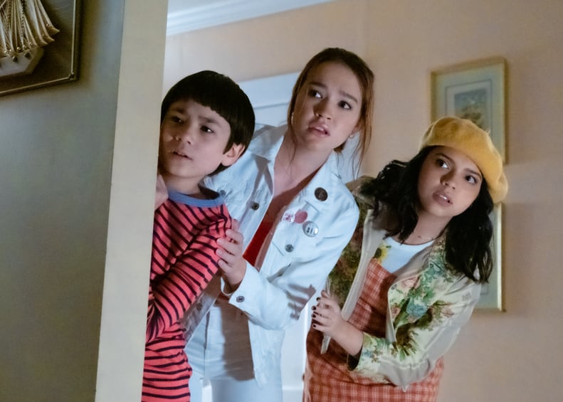 THE SLEEPOVER: (L to R) LUCAS JAYE as LEWIS, SADIE STANLEY as CLANCY, CREE CICCHINO as MIM. Cr. CLAIRE FOLGER/NETFLIX © 2020
