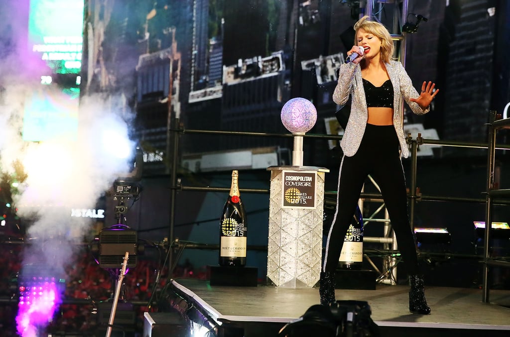 Taylor Swift on New Year's Eve 2014 | Pictures