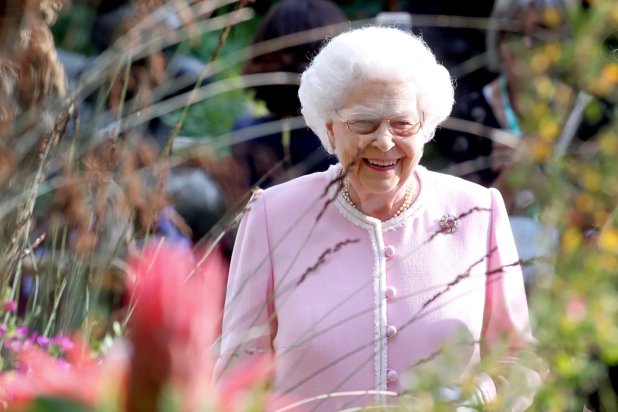 See Queen Elizabeth's Bright Pink Ensemble at Chelsea Flower Show
