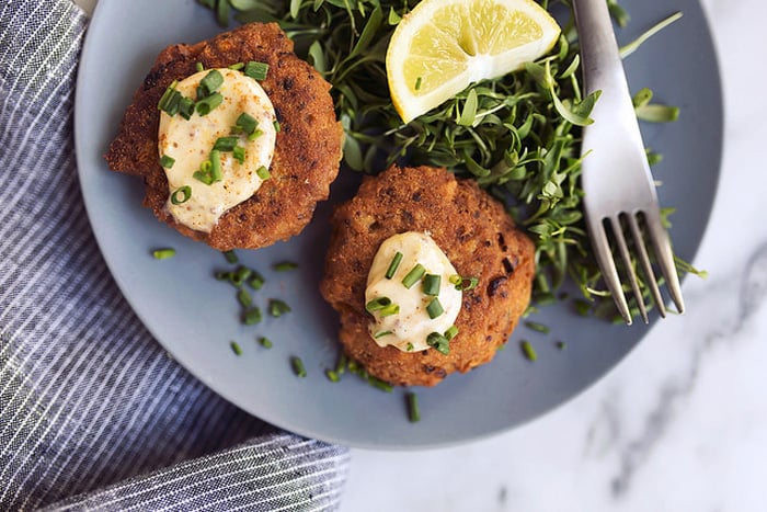 Grain-Free Salmon Cakes With Old Bay Aioli
