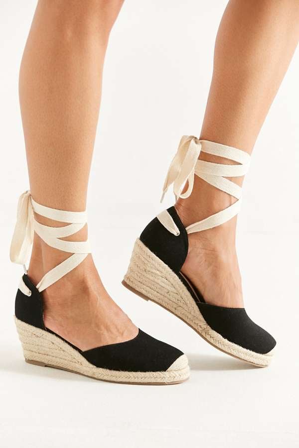 Afstem udsættelse skotsk UO Espadrille Lace-Up Wedge | Meghan Markle Black Castañer Espadrilles in  Australia | POPSUGAR Fashion UK Photo 12