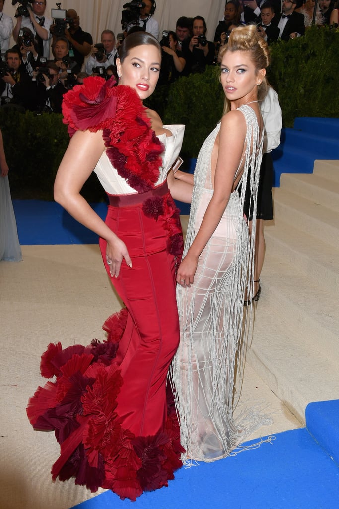 The Met Gala was full of gorgeous couples last year, but there were also a handful of celebrities who turned the event into their own personal girls' night. While Lena Dunham celebrated the end of Girls with showrunner Jenni Konner, stars like Naomi Watts, Stella McCartney, and Kate Hudson served up some serious fierceness on the red carpet. Not to mention all the sweet mother-daughter and sibling moments. Apparently it was ladies night at the Metropolitan Museum of Art, and we didn't get the memo.