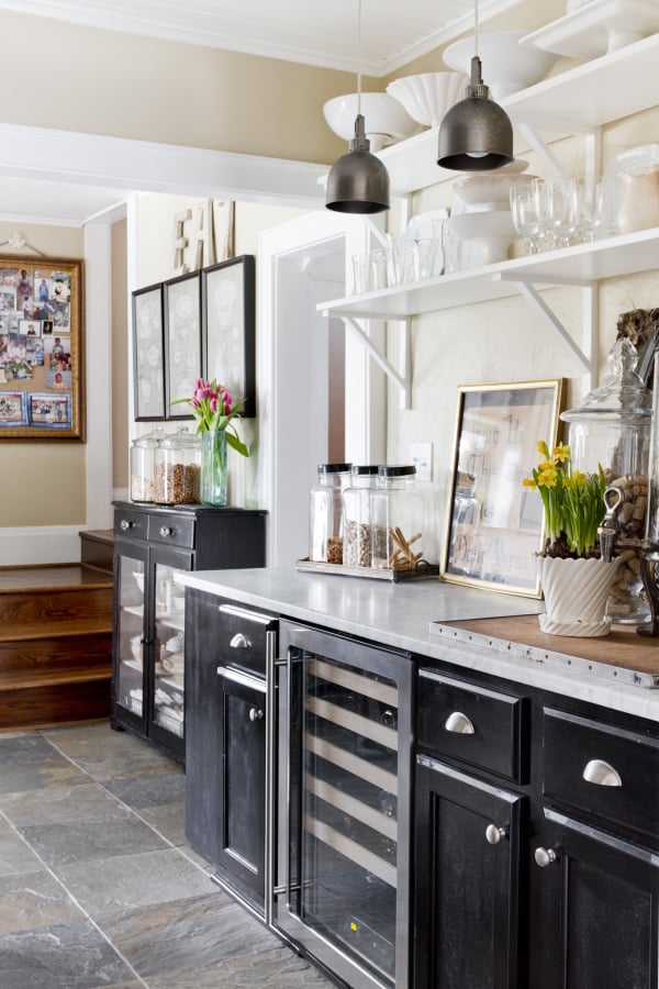 Chic Black Kitchens