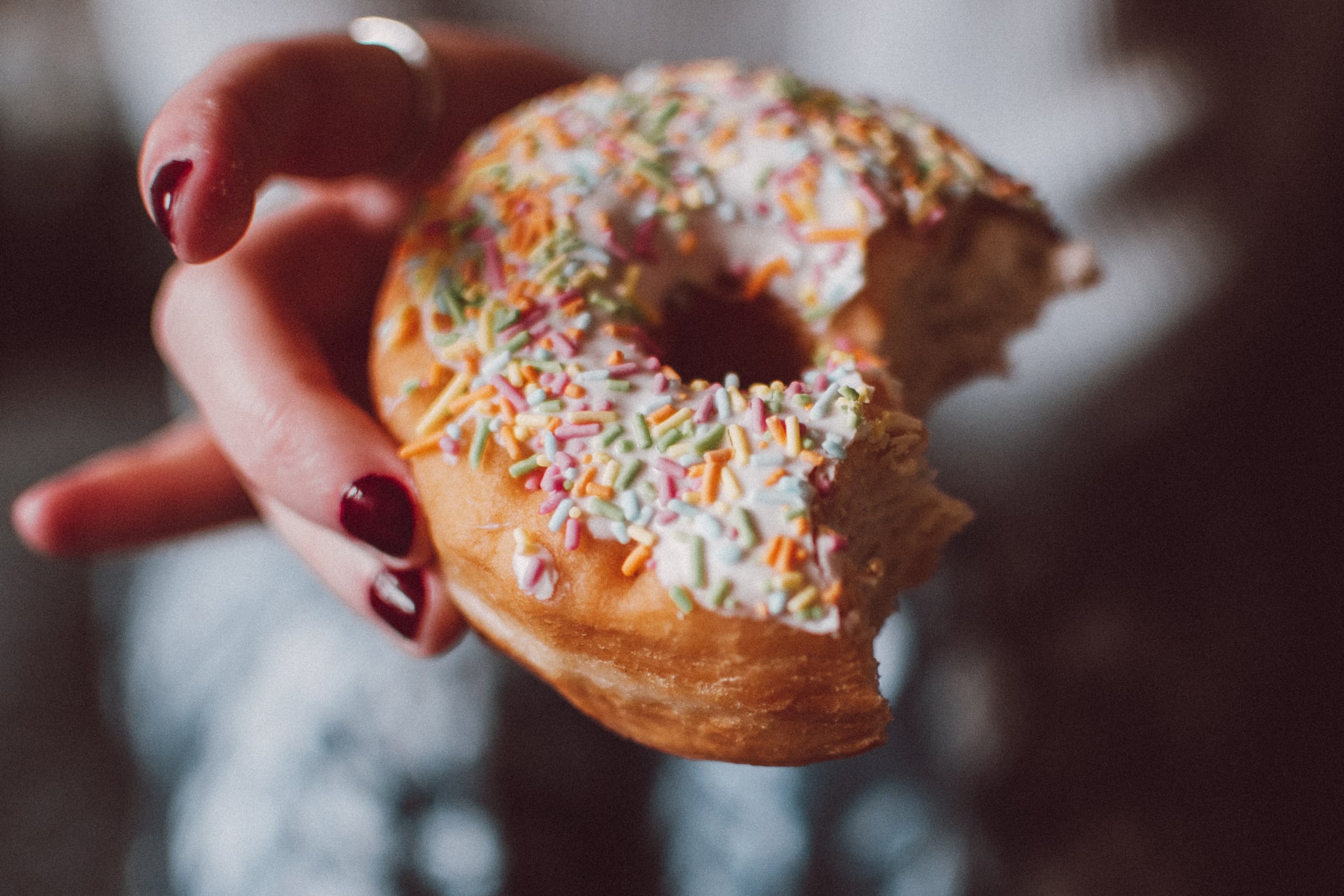 tmp_J4buQ1_856fb7f14b248186_selective-focus-photograph-of-half-eaten-doughnut-with-1822105.jpg