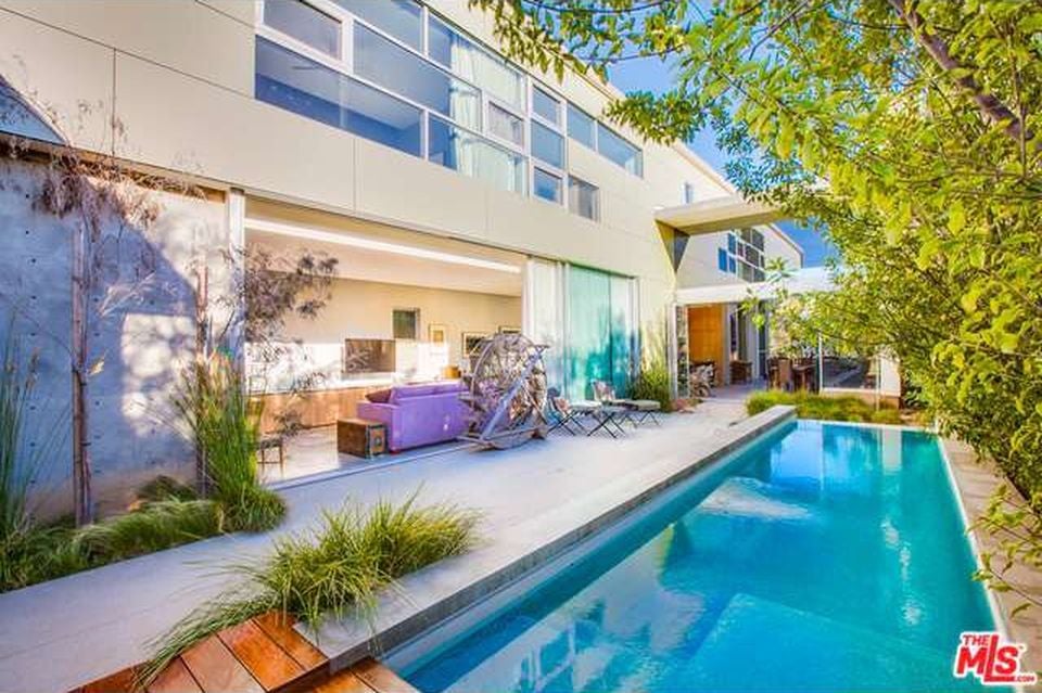 Emilia Clarke Buys LA Home Emilia Clarke Buys LA Home