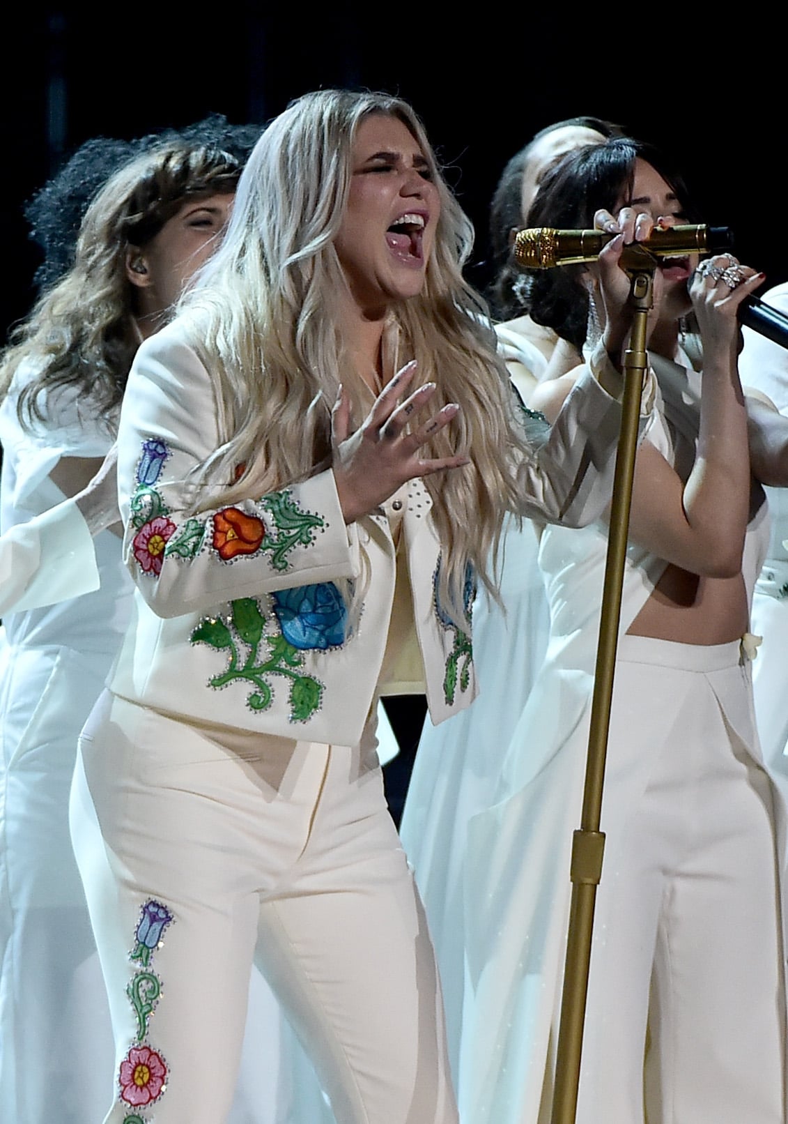 Kesha had everyone on their feet at the show in 2018.