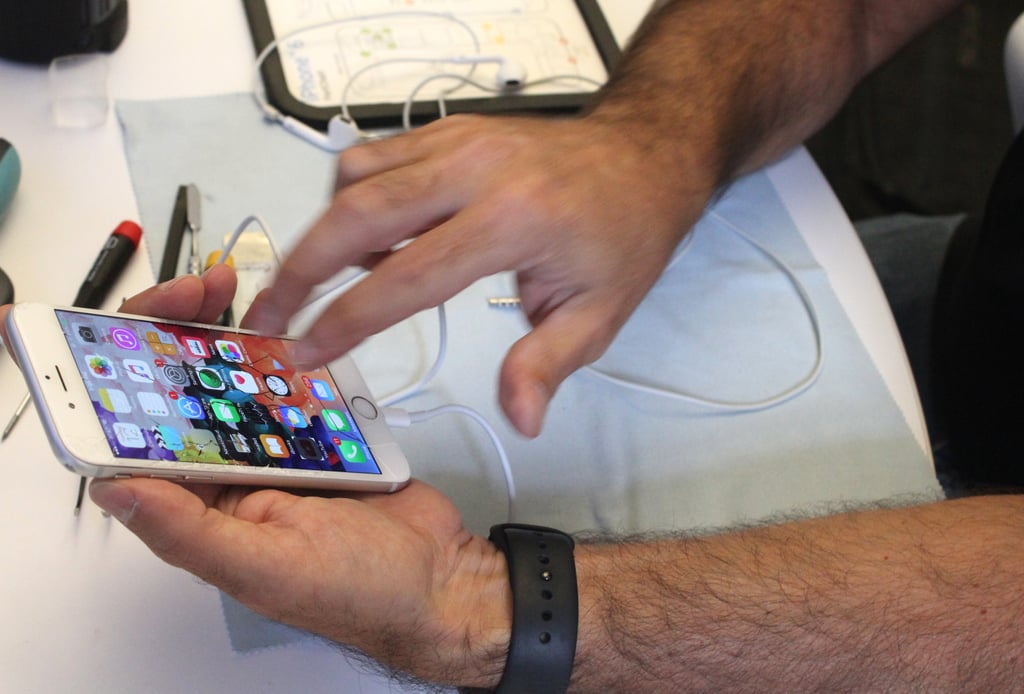 Before he took the screen off, technician Drew Scalia tested the phone to make sure hardware features like the headphone jack, charging port, and volume buttons worked.