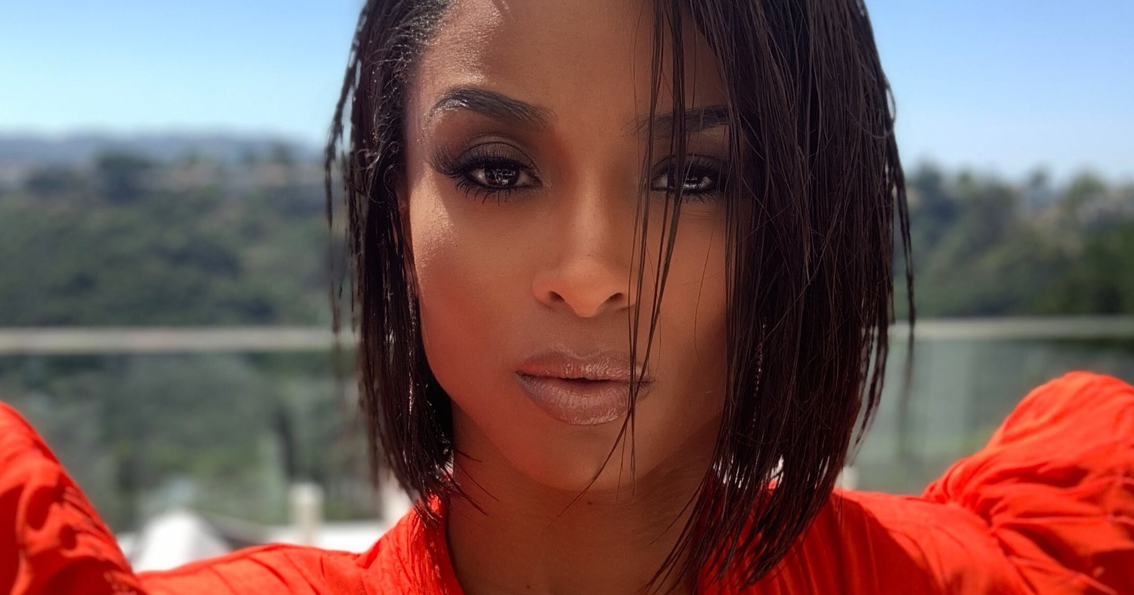 Ciara's Blunt Bob Has So Much Volume, It Defies the Laws of Physics — See  Photo