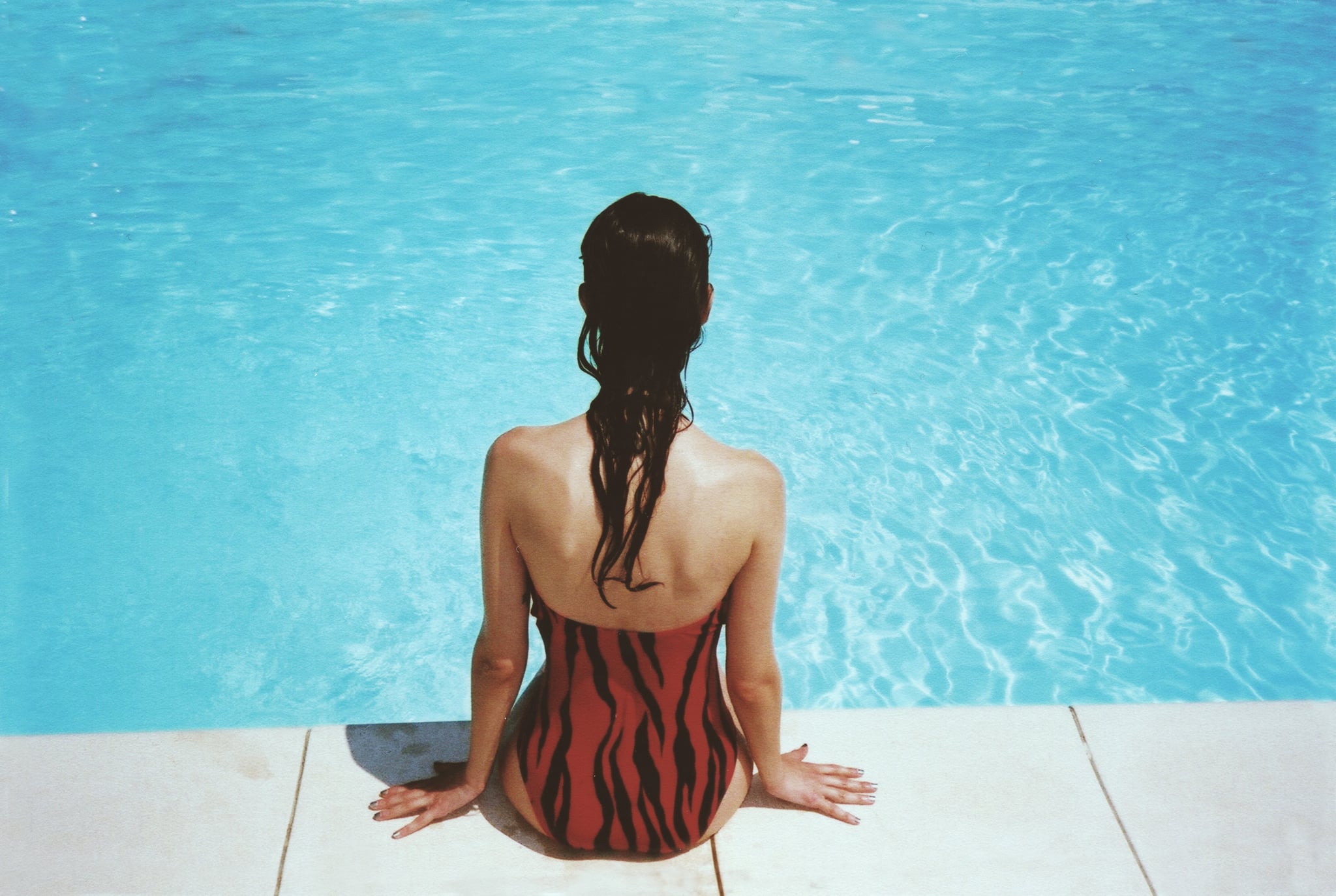 Use Kool-Aid to remove chlorine from your hair. | Have the Best (Laziest)  Summer With These 50+ Easy, Breezy Hacks | POPSUGAR Smart Living Photo 55