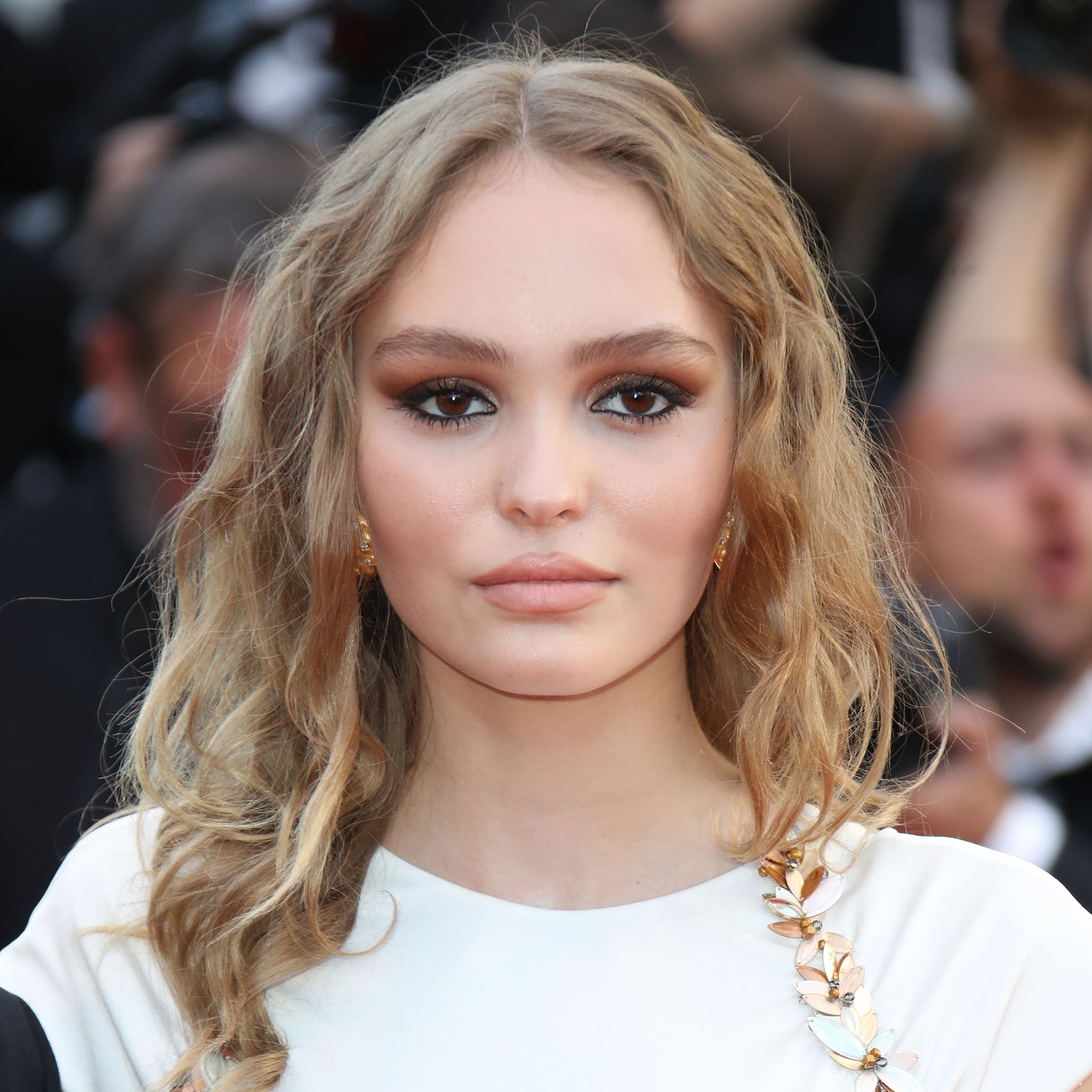 Lily-Rose Depp SPOTTED Grabbing Coffee in Paris !!! Has she found ...