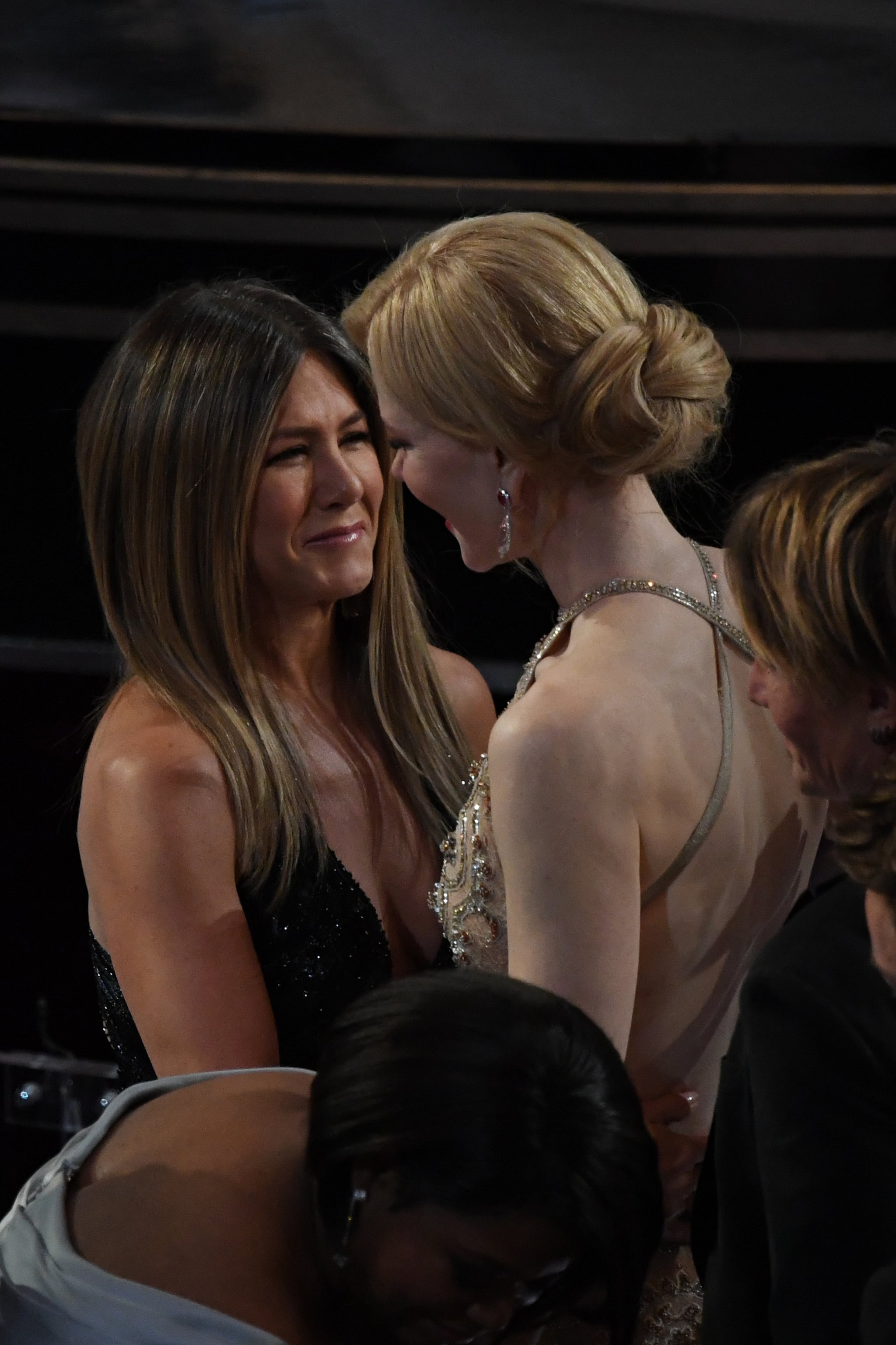 Jennifer Aniston and Nicole Kidman shared a laugh. | 11 Fun Things That  Happened During All Those Commercial Breaks at the Oscars | POPSUGAR  Celebrity Photo 2