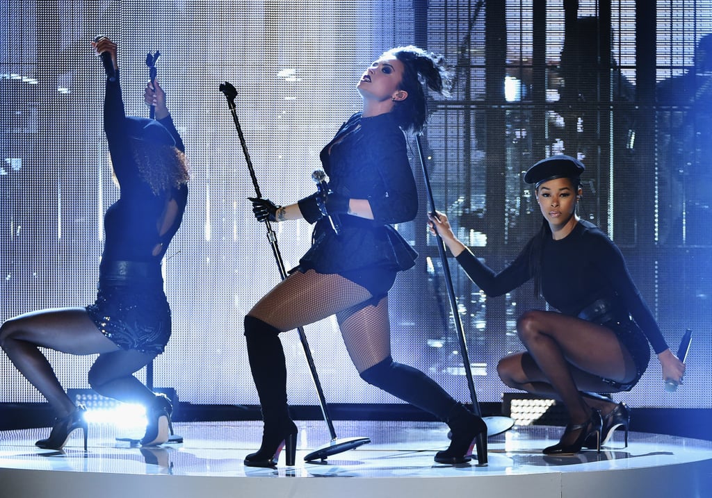 Demi Lovato Performing at the 2015 AMAs Pictures