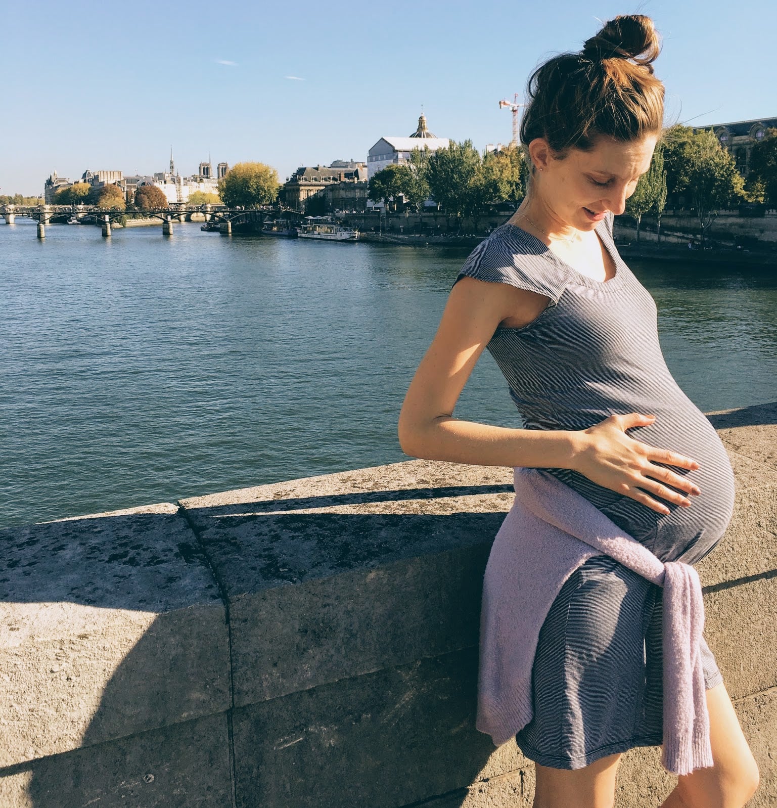 what does it look like when your water breaks when pregnant