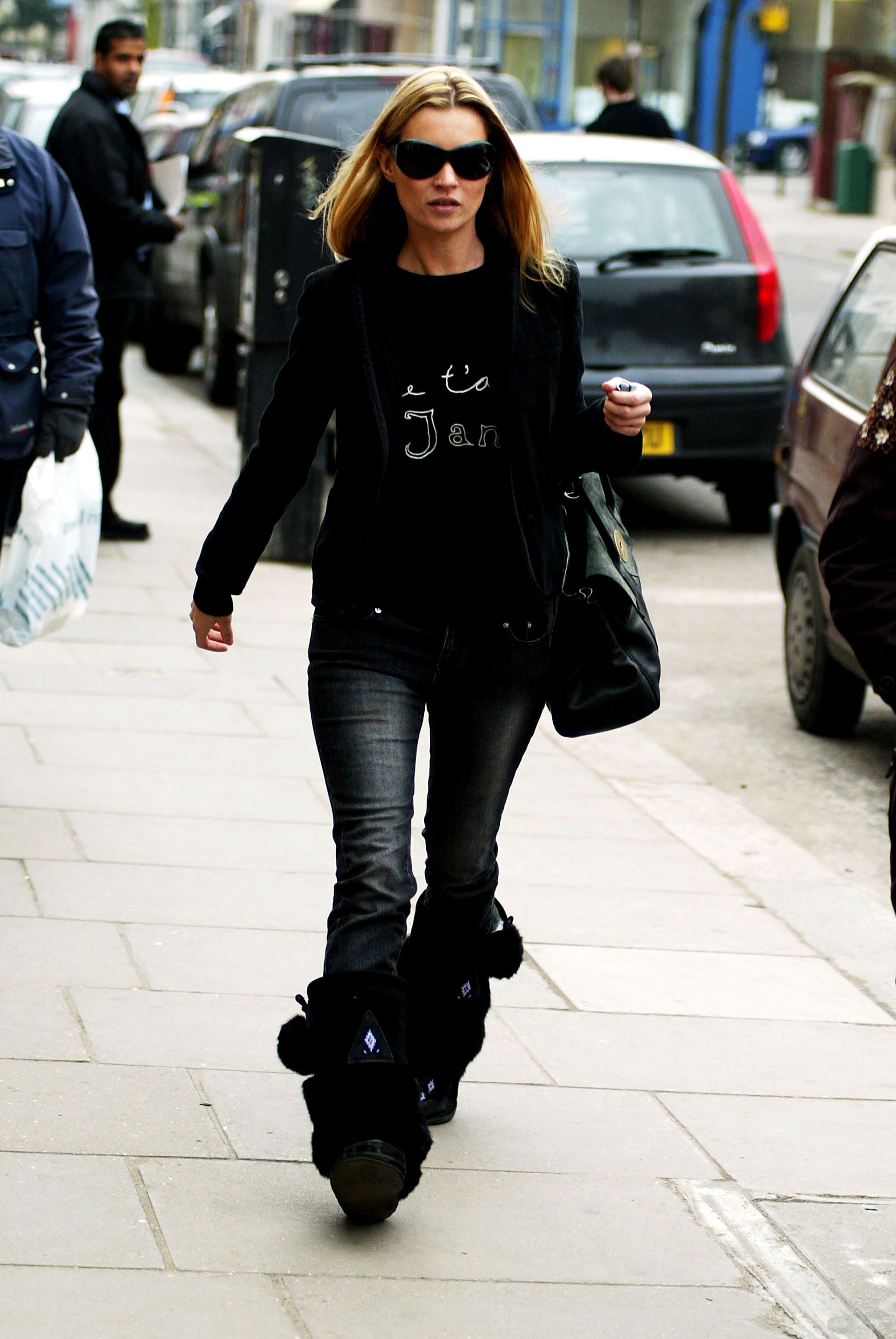 LONDON - MARCH 10:  Kate Moss leaves the restaurant Zuuca in Notting Hill March 10, 2004 in London. (Photo by Paul Ashby/Getty Images)