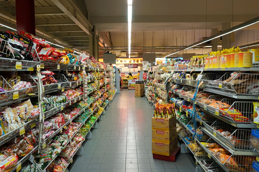 Play hide-and-seek in a big store