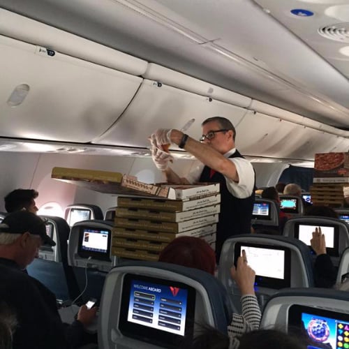 Delta Flight Crews Organize Pizza Parties For Passengers